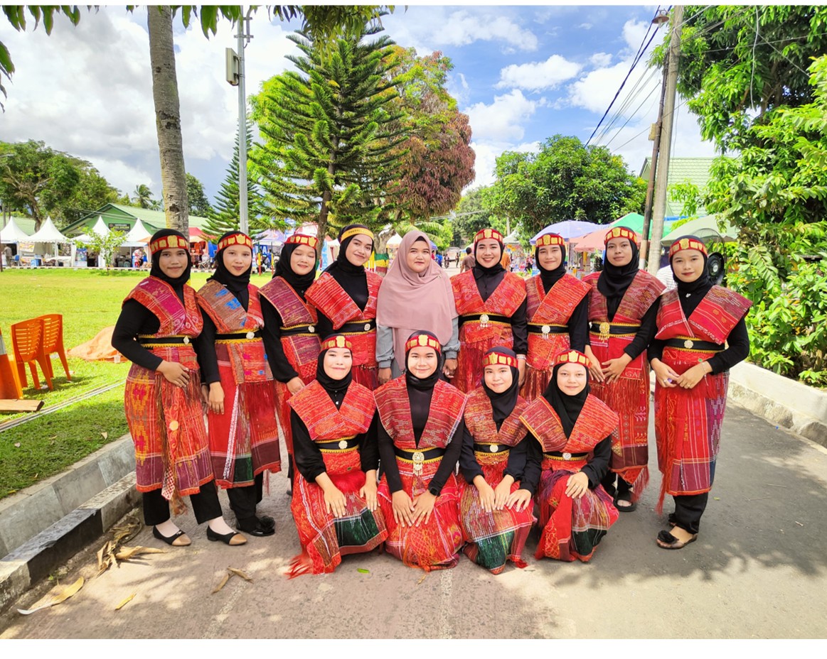 UKM Tari dan Seni STAIB menjadi wadah bagi mahasiswa yang memiliki minat dalam bidang seni budaya, baik tradisional maupun modern.